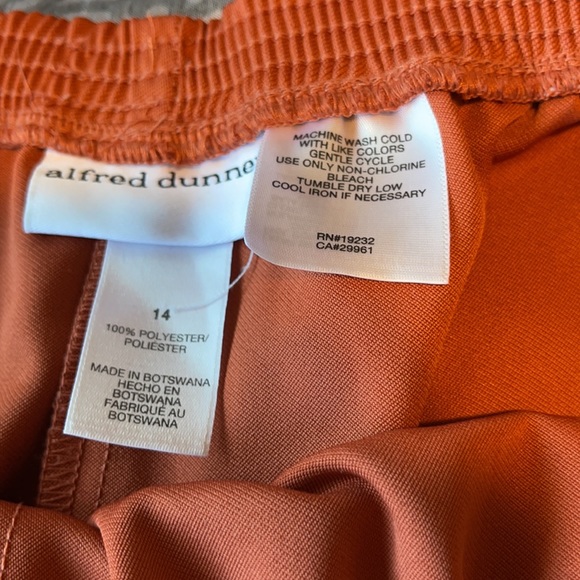 Pants - Picture 3 of 4